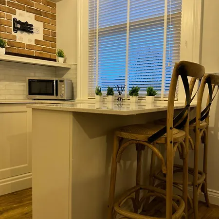 Luxury 2 Bed With Views Apartment